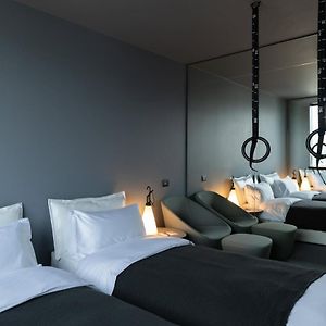 Hangout Edition Room